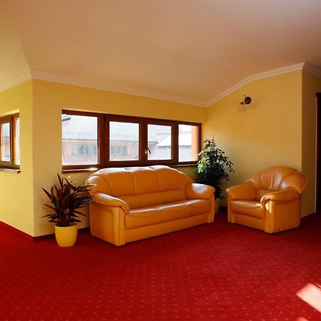 Hotel Majolika Модра Екстер'єр фото