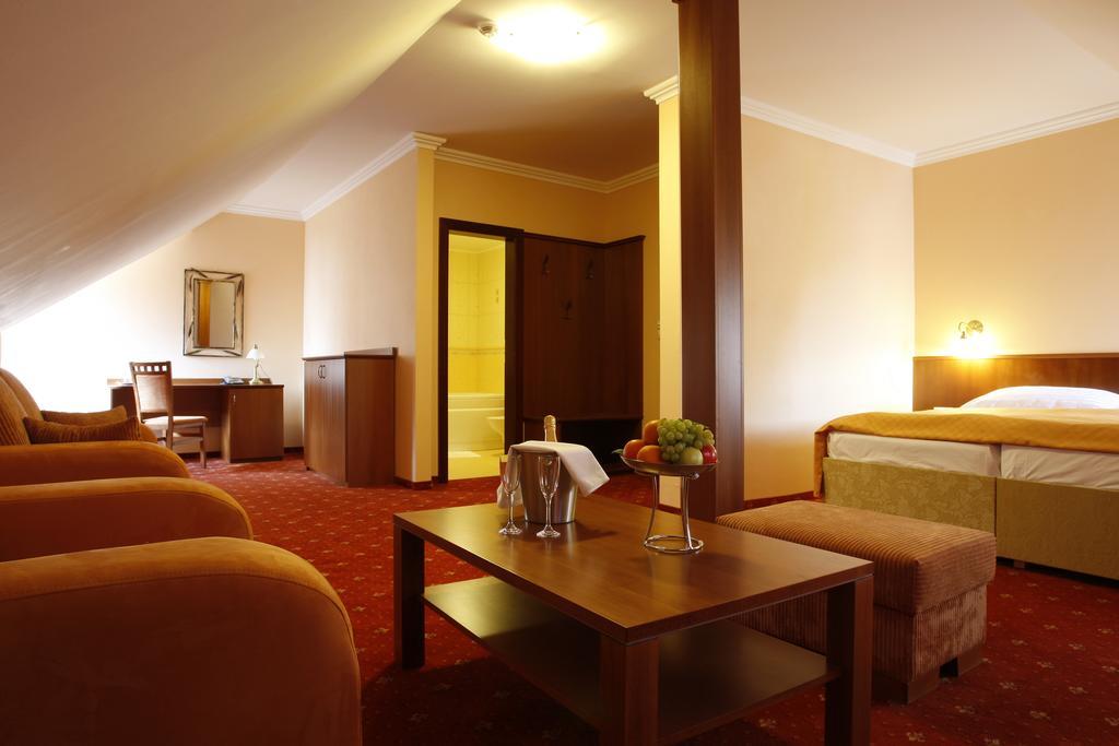 Hotel Majolika Модра Екстер'єр фото