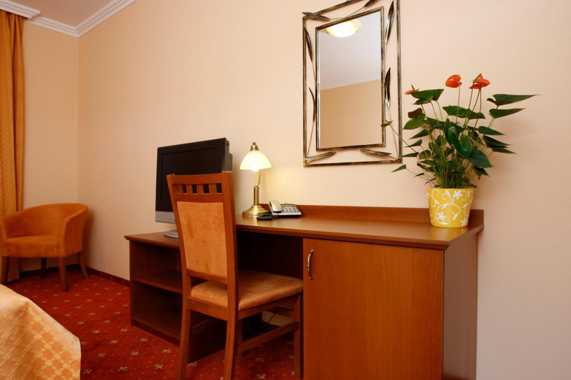 Hotel Majolika Модра Екстер'єр фото