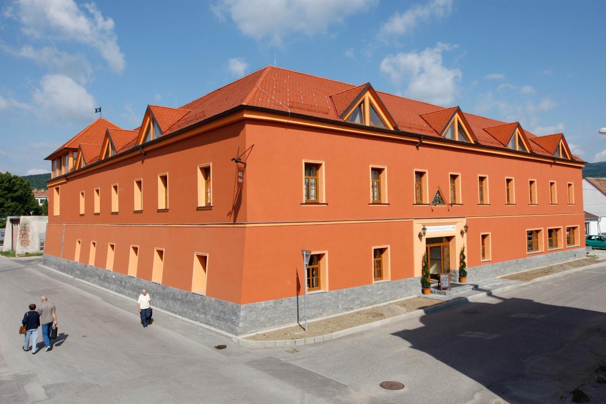 Hotel Majolika Модра Екстер'єр фото