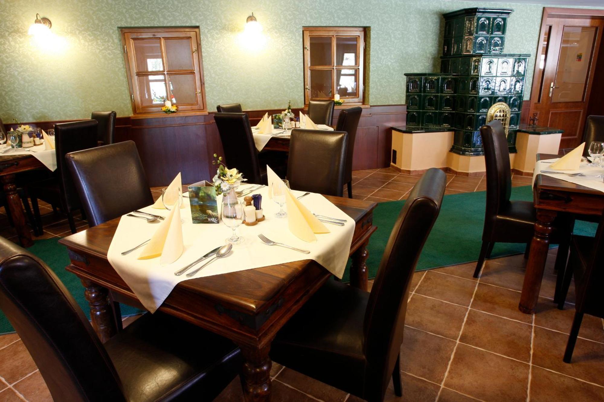 Hotel Majolika Модра Екстер'єр фото