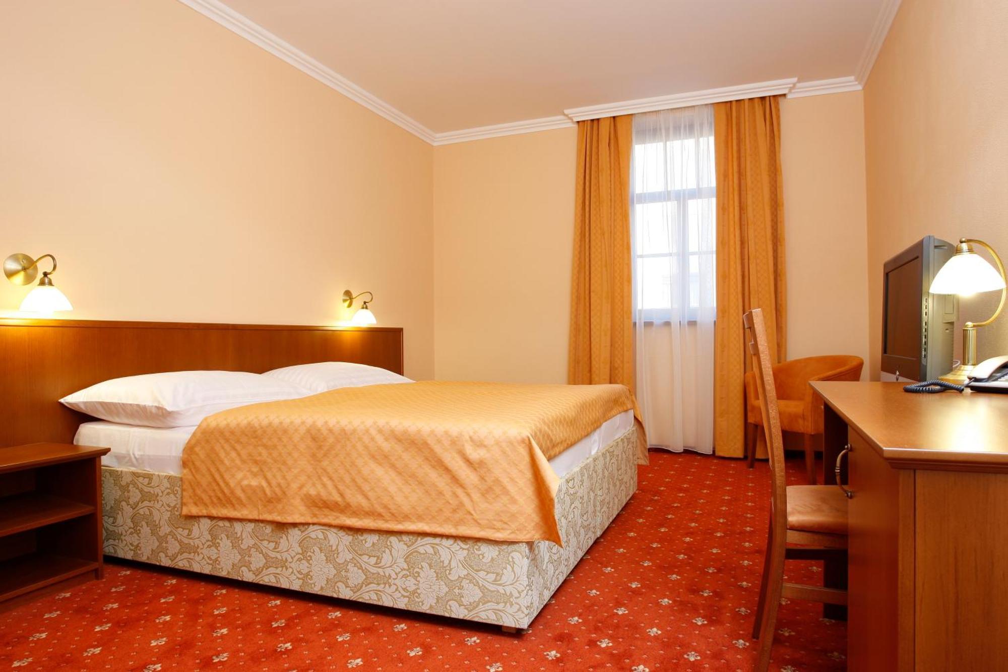 Hotel Majolika Модра Екстер'єр фото