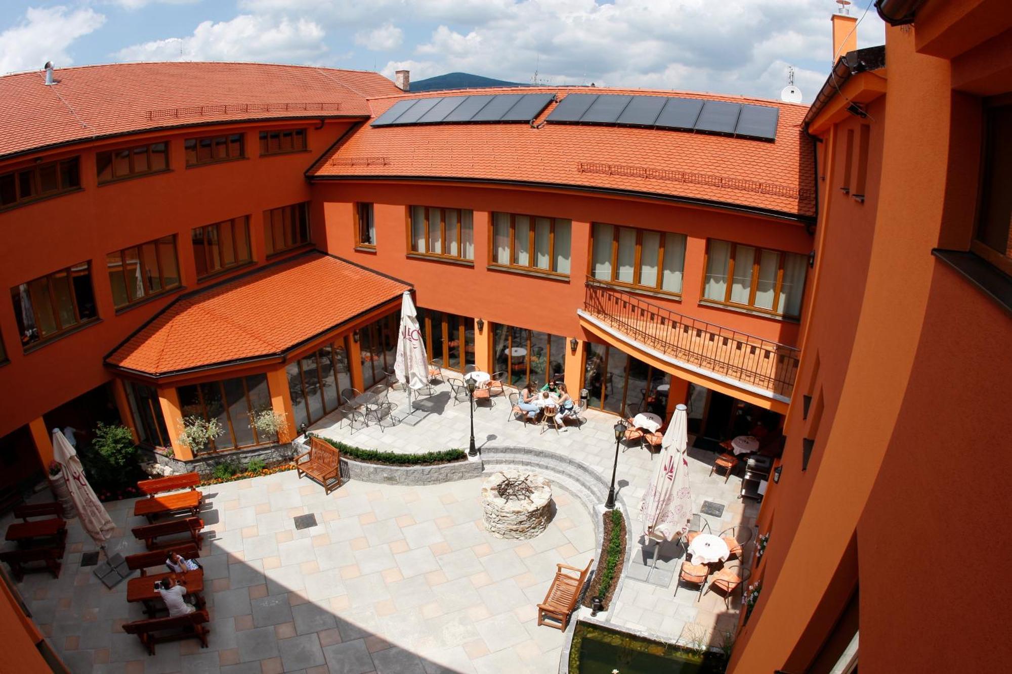 Hotel Majolika Модра Екстер'єр фото