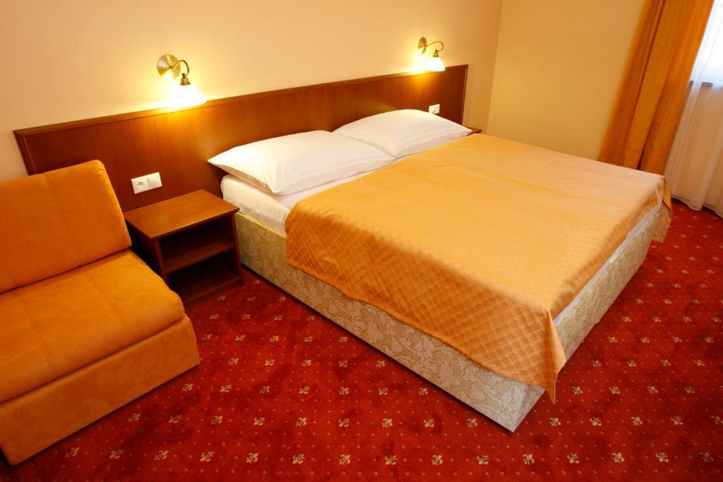 Hotel Majolika Модра Номер фото