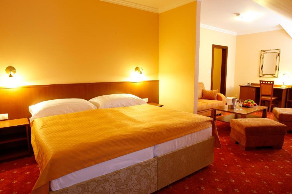 Hotel Majolika Модра Номер фото