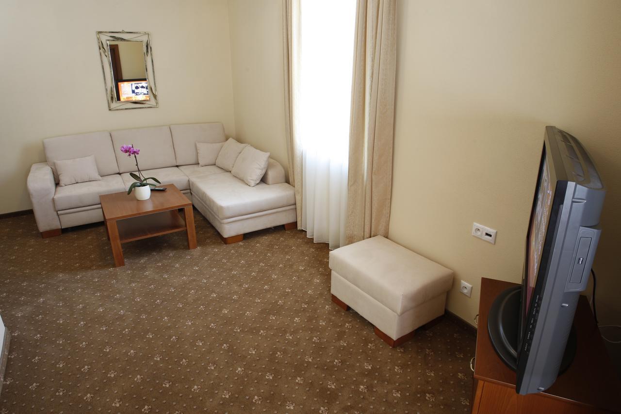 Hotel Majolika Модра Екстер'єр фото
