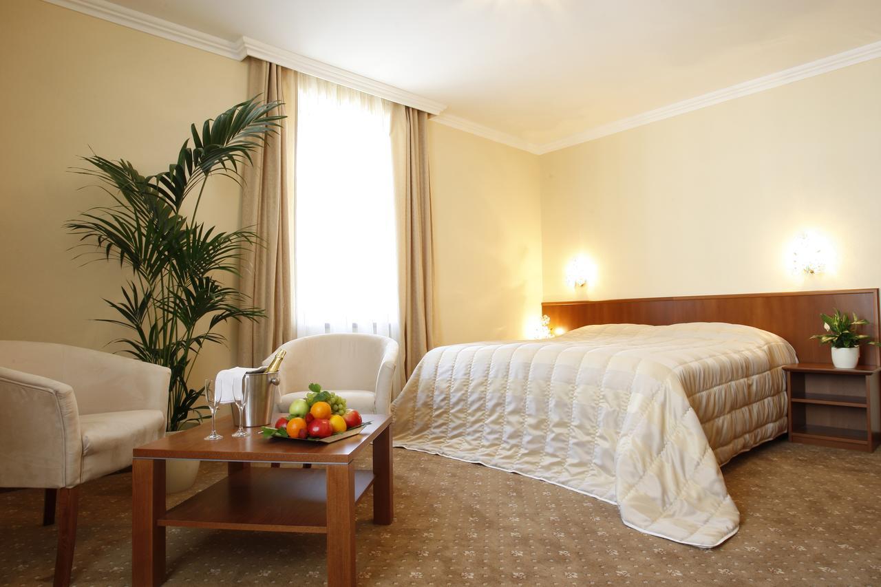 Hotel Majolika Модра Екстер'єр фото