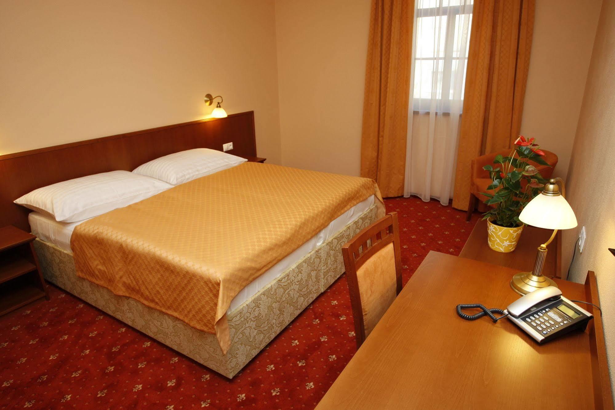 Hotel Majolika Модра Екстер'єр фото