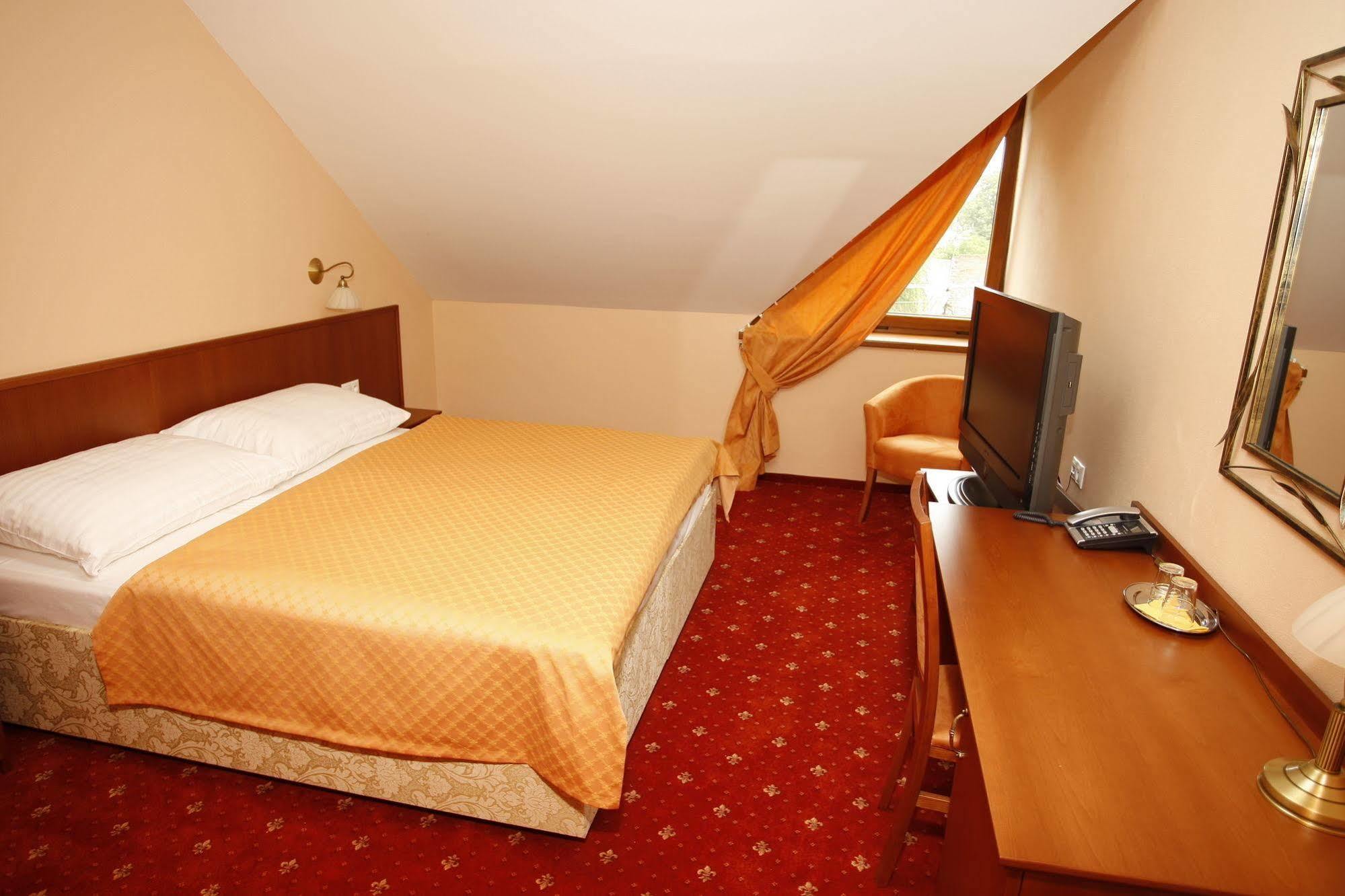 Hotel Majolika Модра Екстер'єр фото