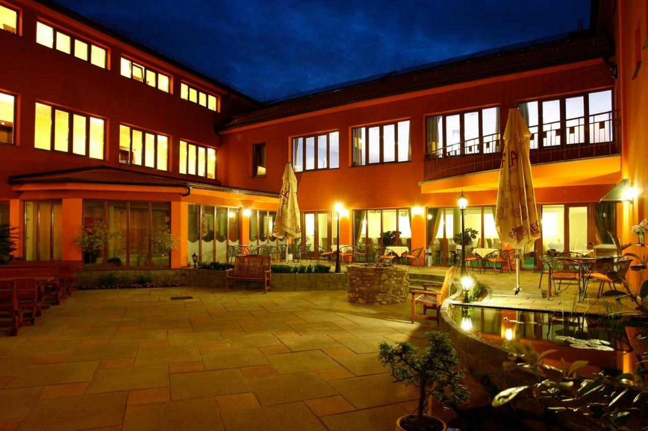 Hotel Majolika Модра Екстер'єр фото