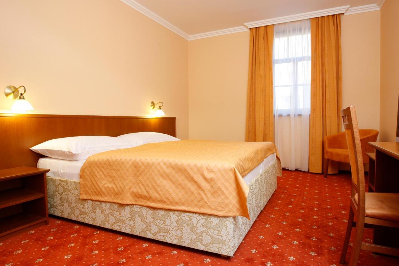 Hotel Majolika Модра Екстер'єр фото